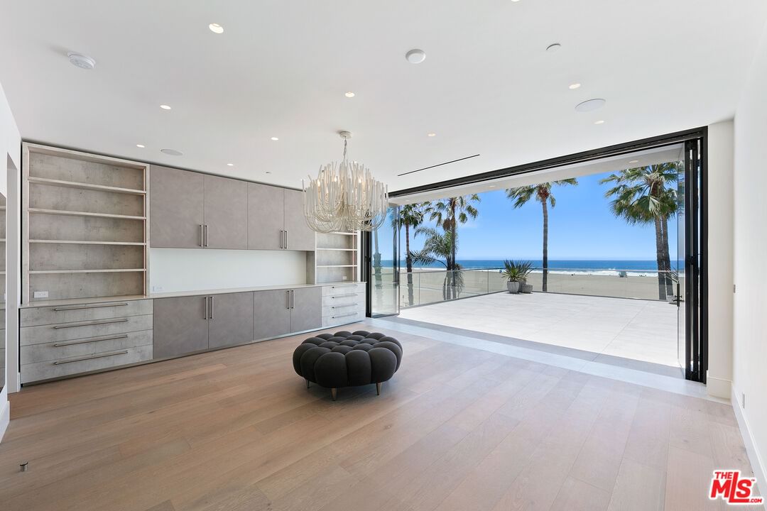Palisades Beach photo 44