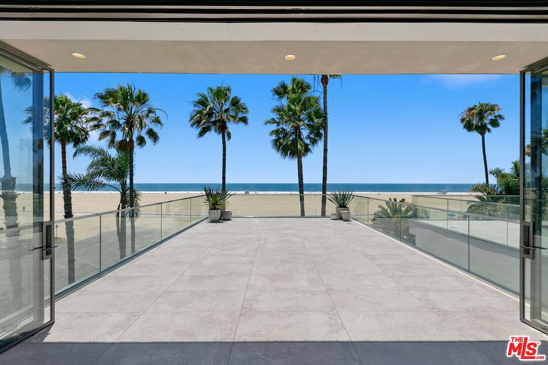 Palisades Beach photo 45