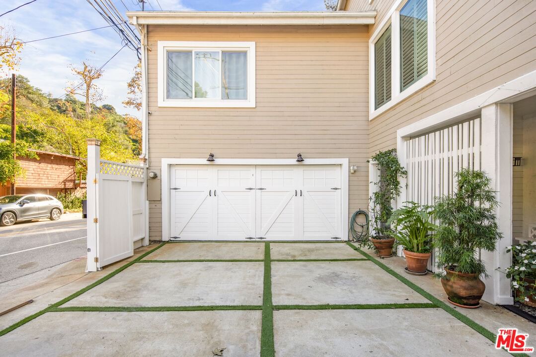 Beverly Glen photo 2