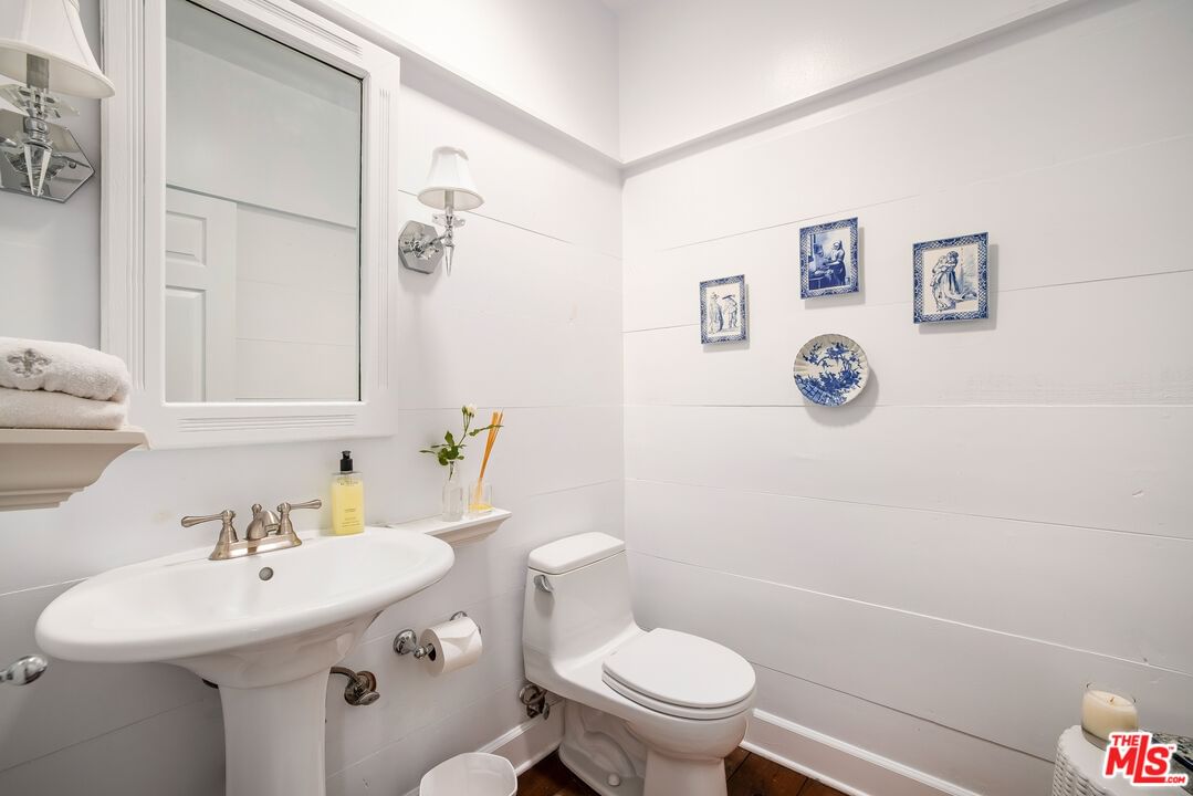 Beverly Glen photo 20