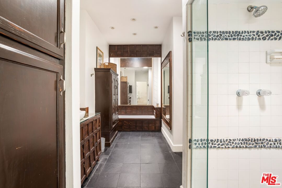 Beverly Glen photo 26