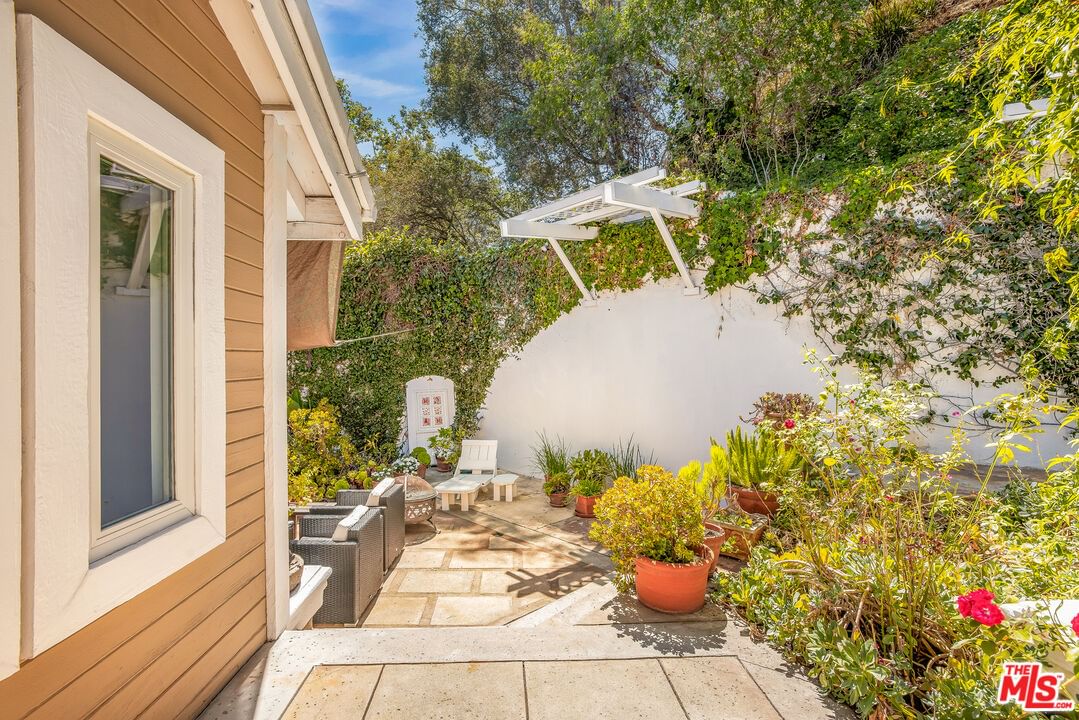 Beverly Glen photo 34