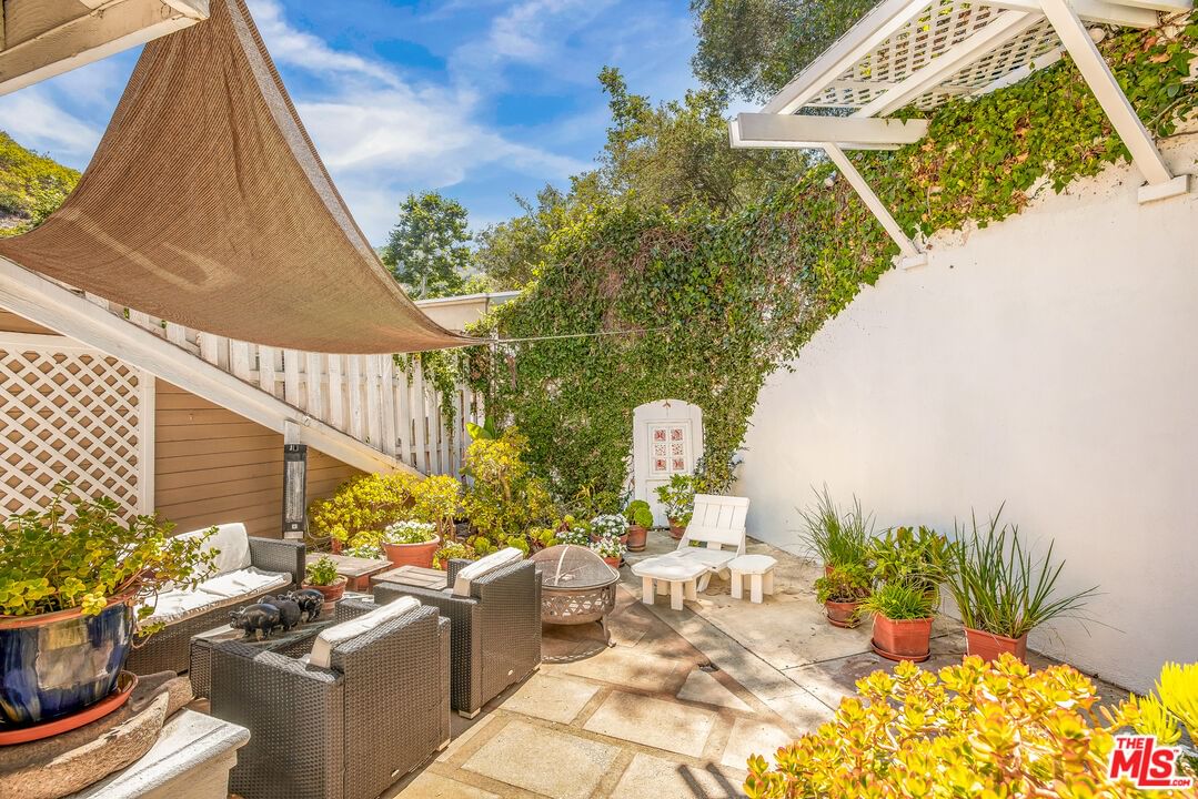 Beverly Glen photo 35