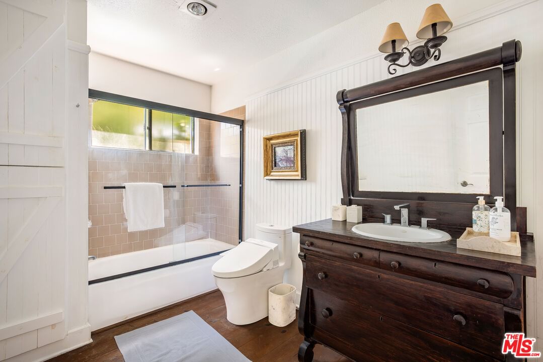 Beverly Glen photo 38