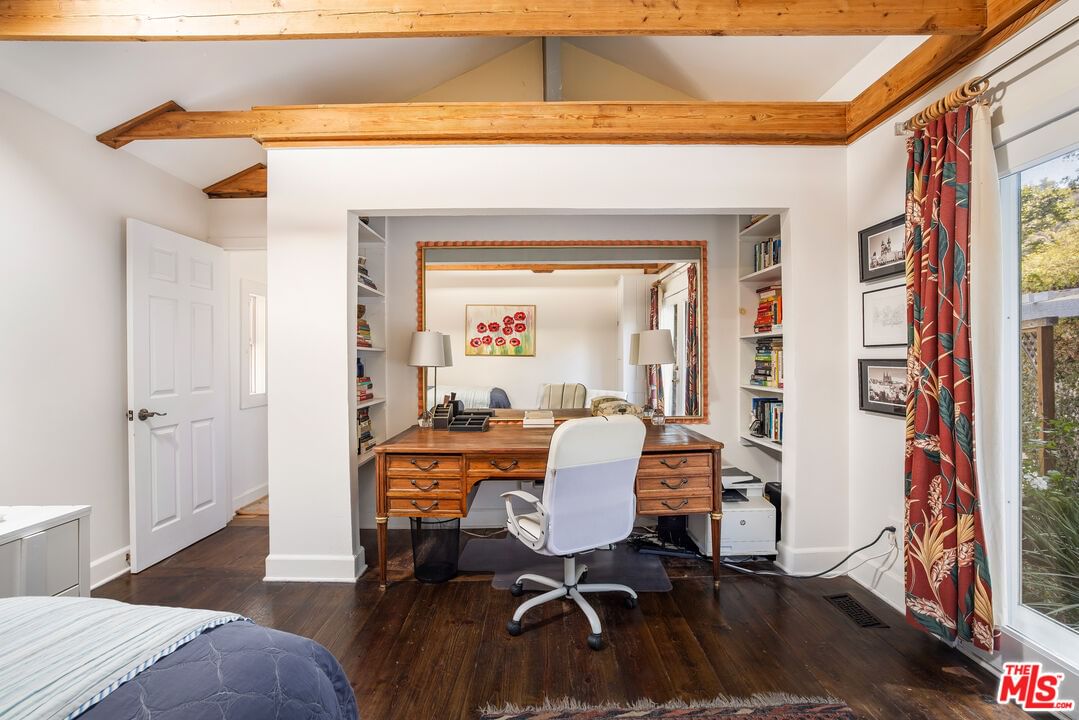 Beverly Glen photo 40