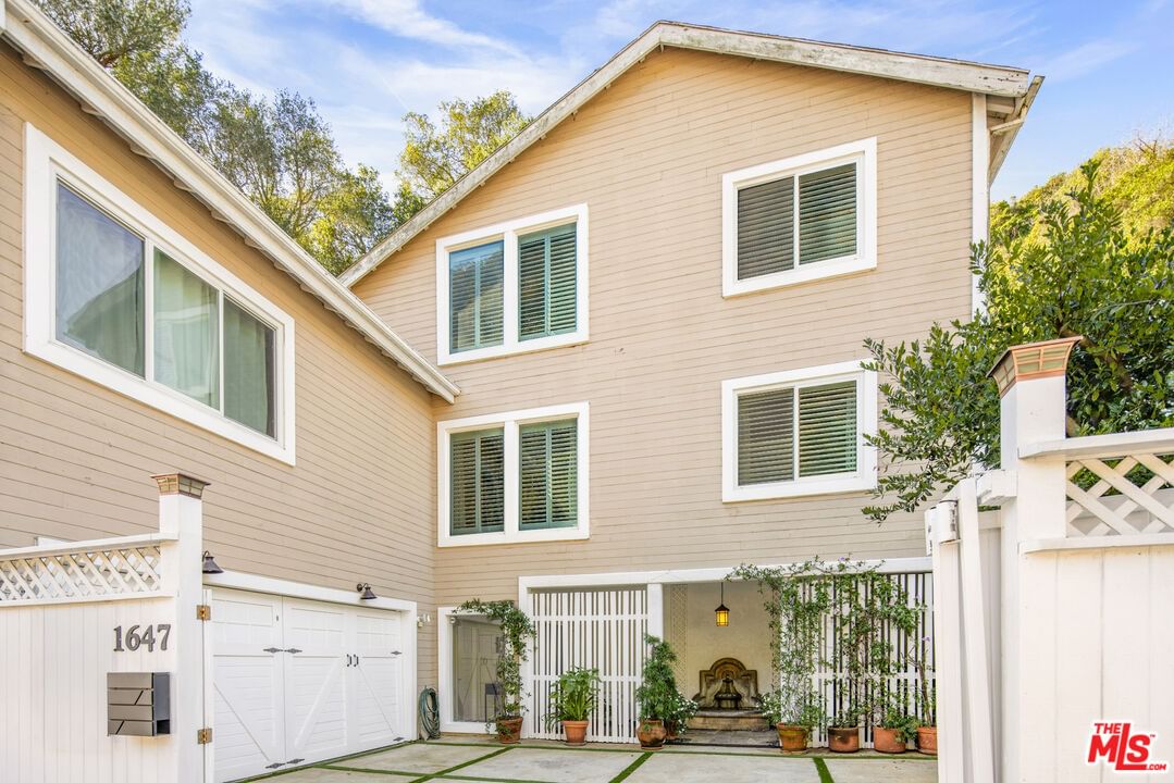 Beverly Glen photo 43
