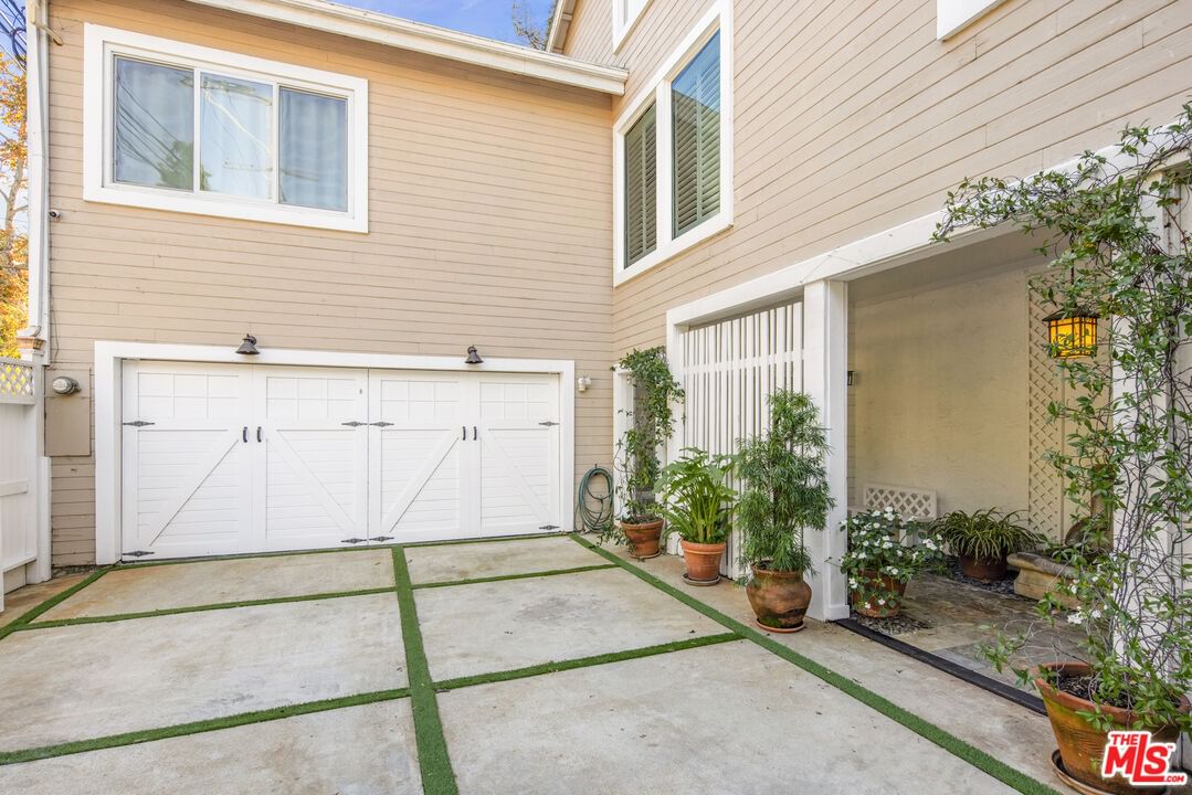 Beverly Glen photo 44