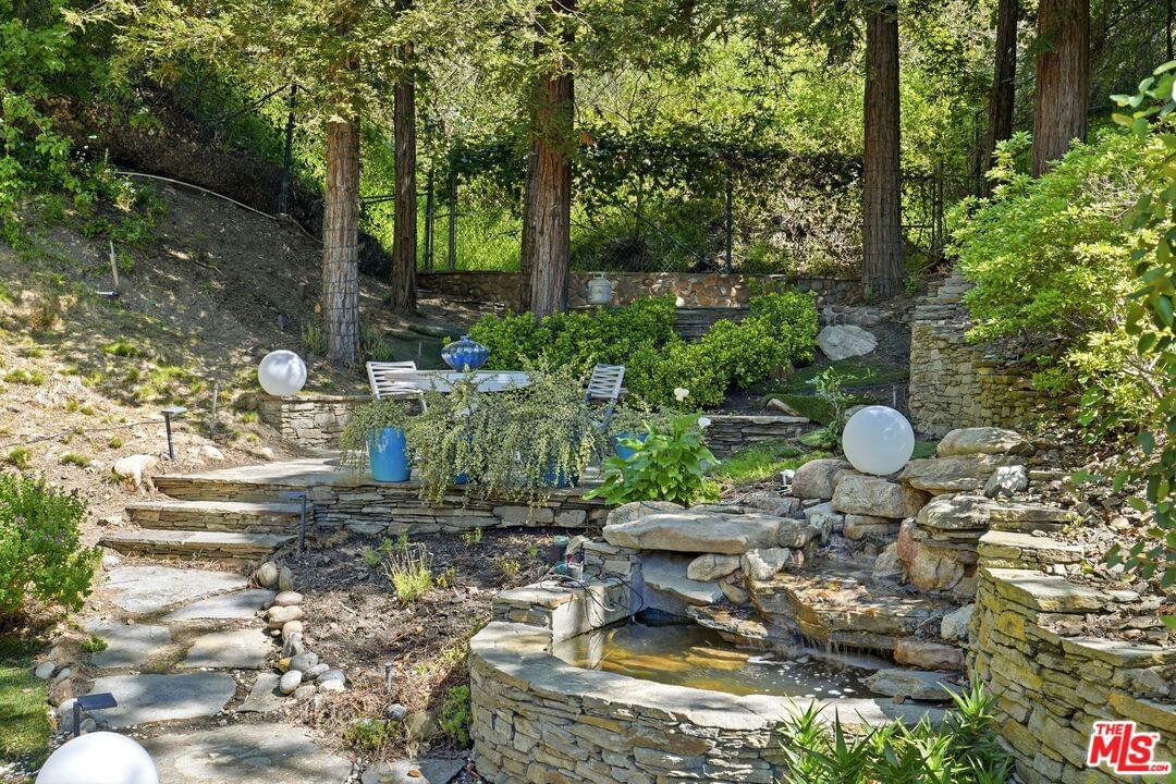 Benedict Canyon photo 41