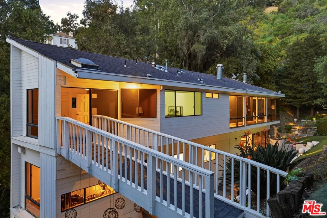 Benedict Canyon photo 55
