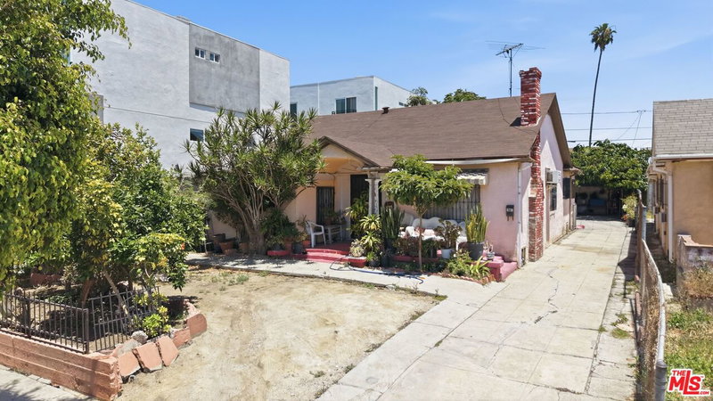 472 Oxford Ave
