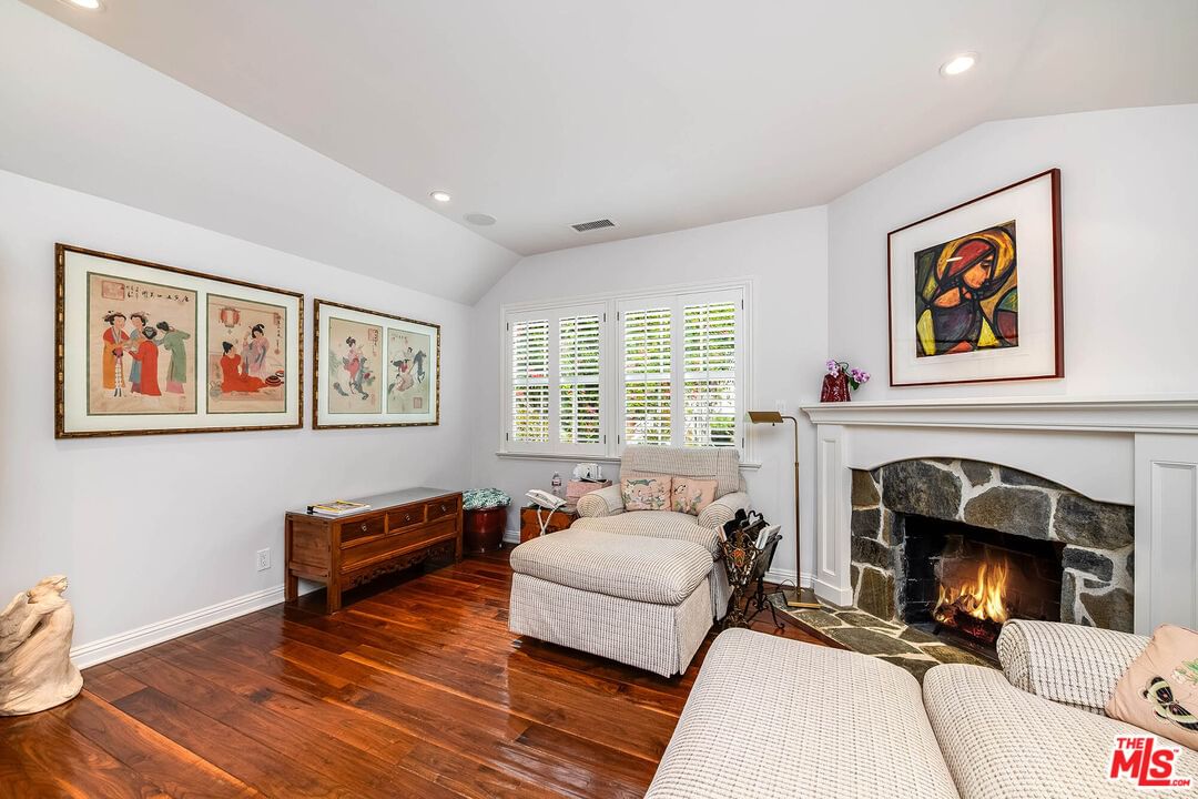 Toluca Lake photo 29