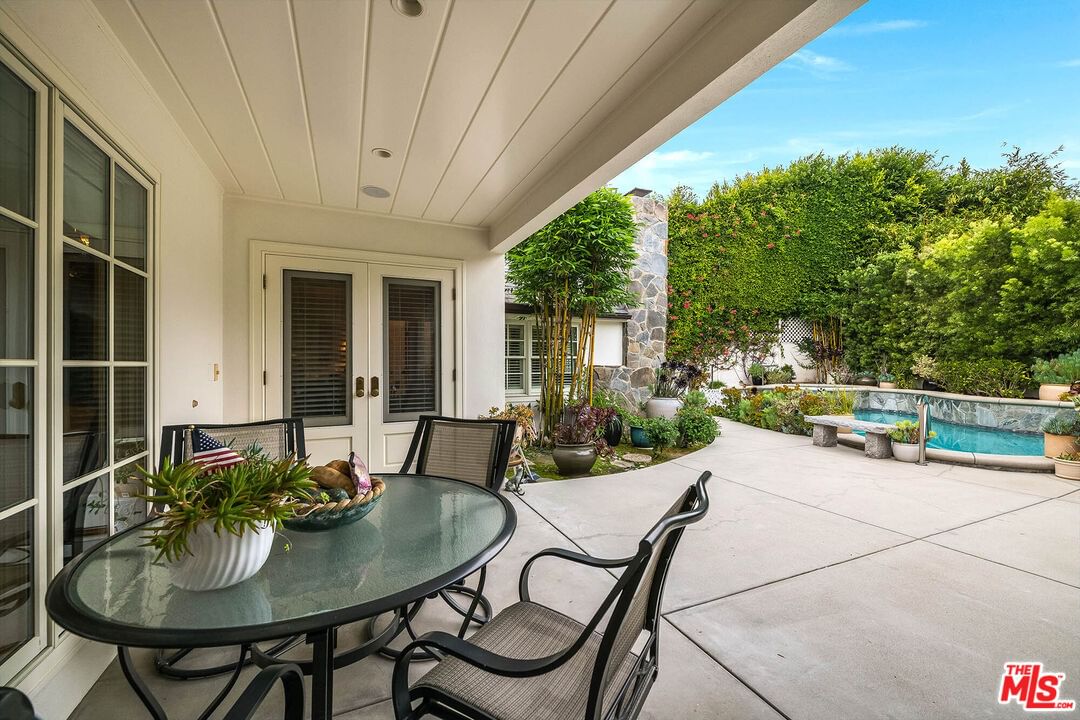 Toluca Lake photo 32