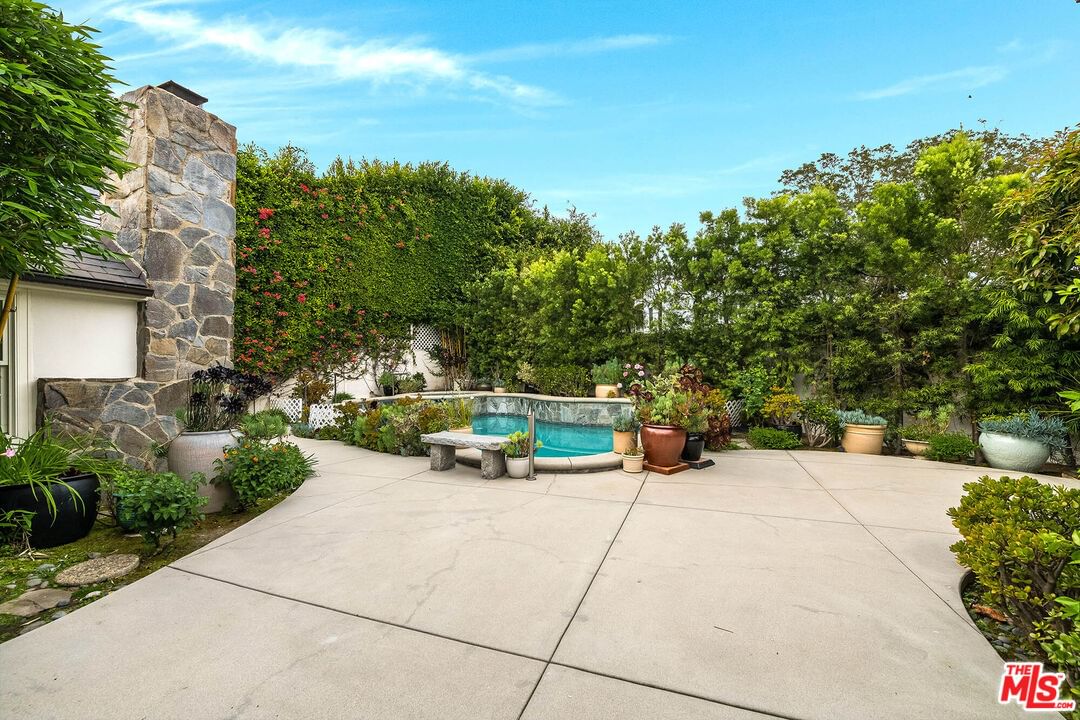 Toluca Lake photo 33