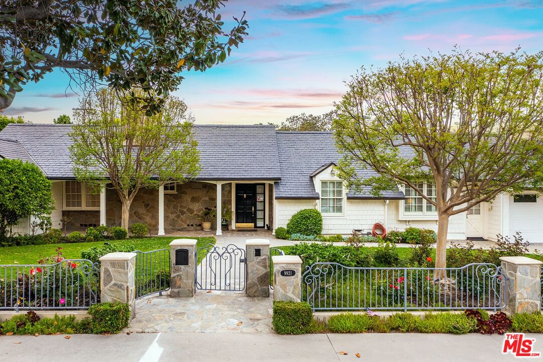 Toluca Lake photo 36