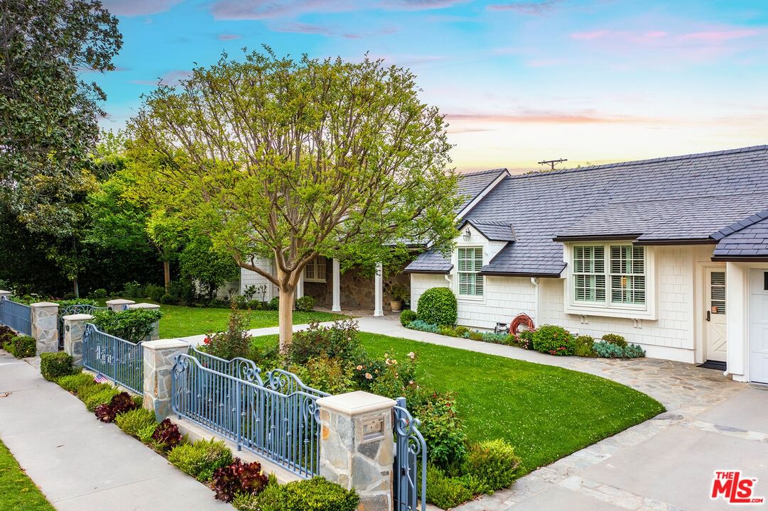 Toluca Lake photo 37