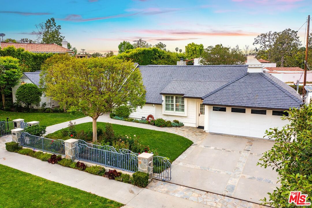 Toluca Lake photo 38