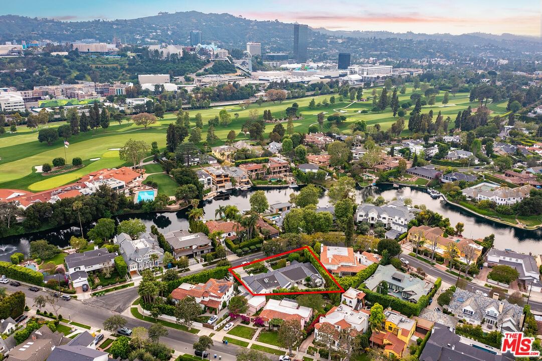 Toluca Lake photo 42