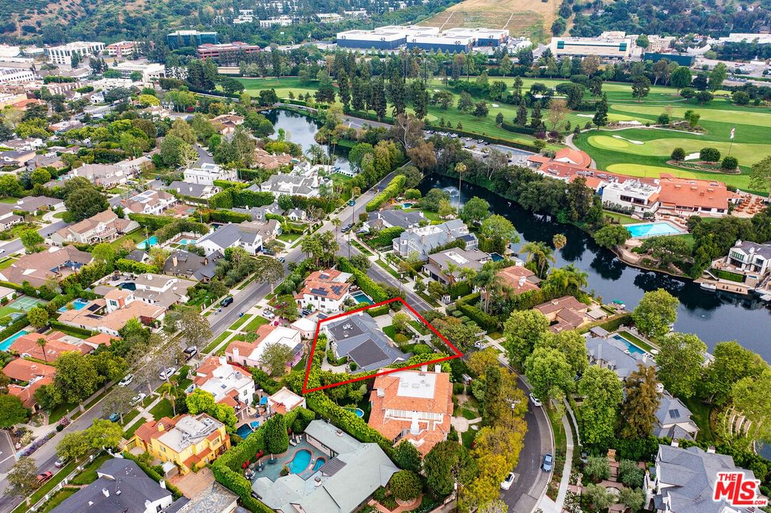 Toluca Lake photo 44