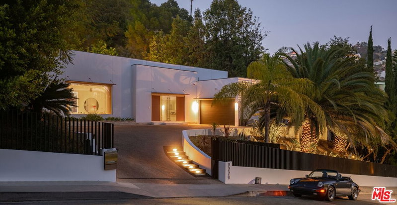 9229 Robin Dr