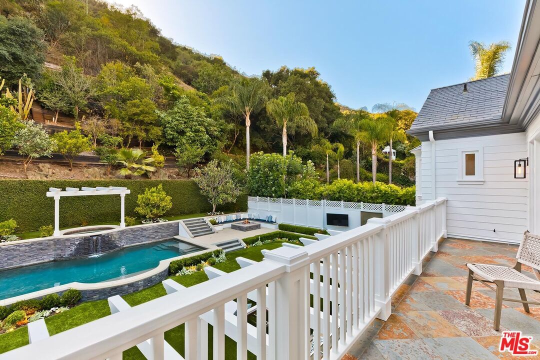 Mandeville Canyon photo 42