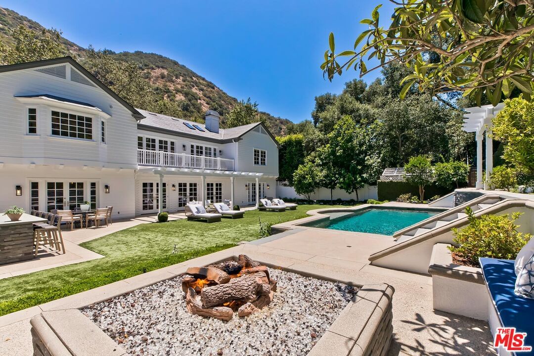 Mandeville Canyon photo 61