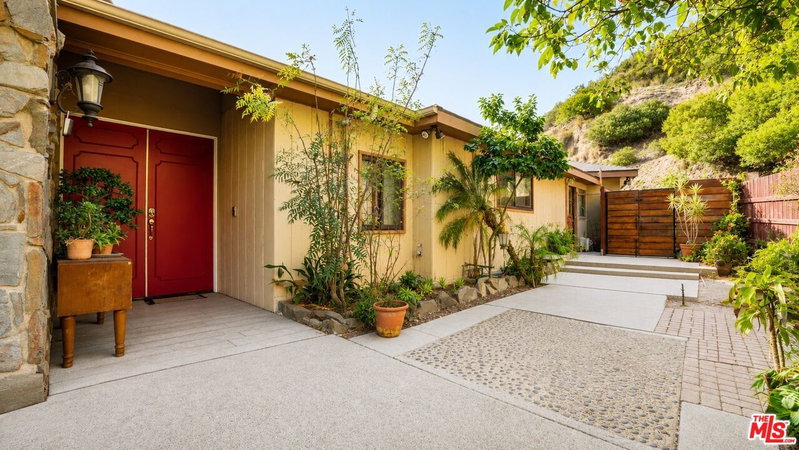 2451 Nichols Canyon Rd