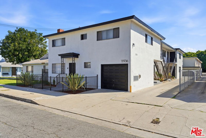 11936 Grevillea Ave