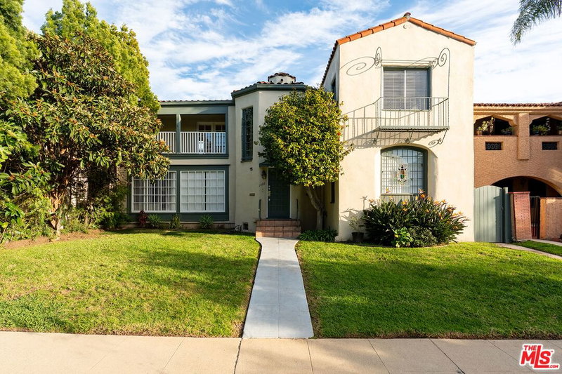 1064 Hayworth Ave