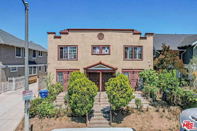 1662 Hobart Blvd