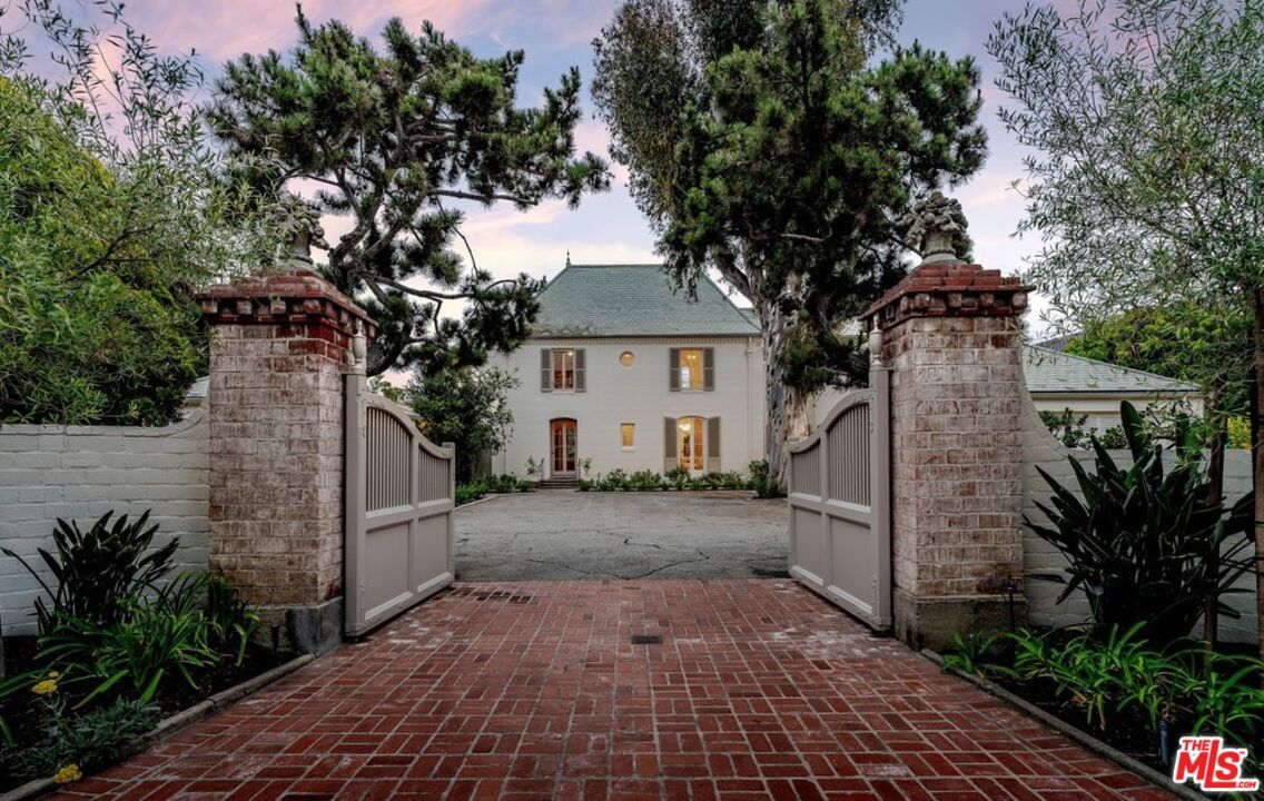 528 Chautauqua Blvd