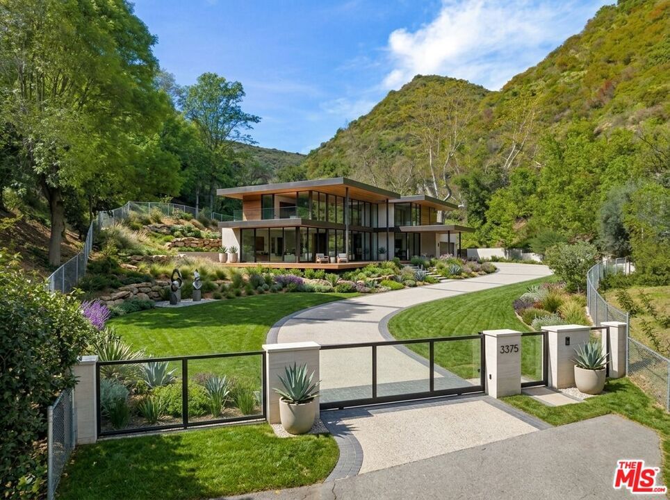 Mandeville Canyon photo 1