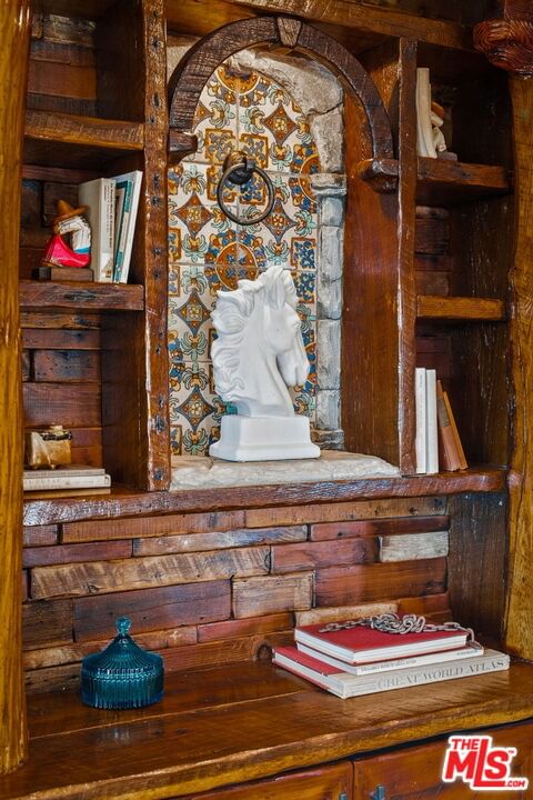 Redcliff photo 31