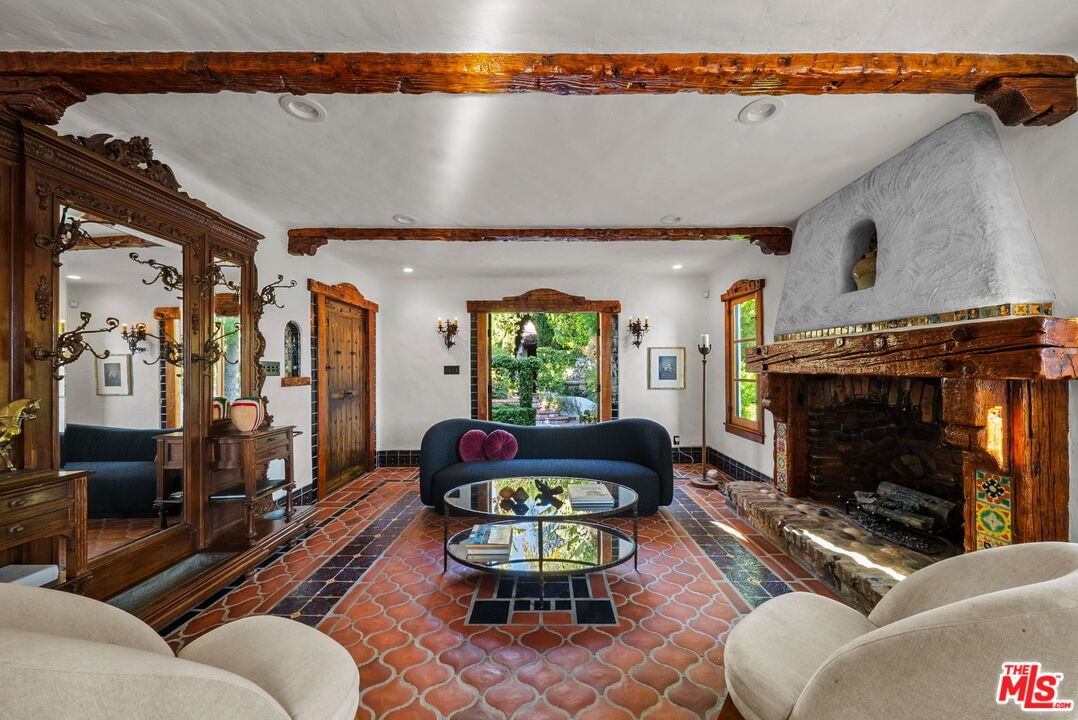 Redcliff photo 9