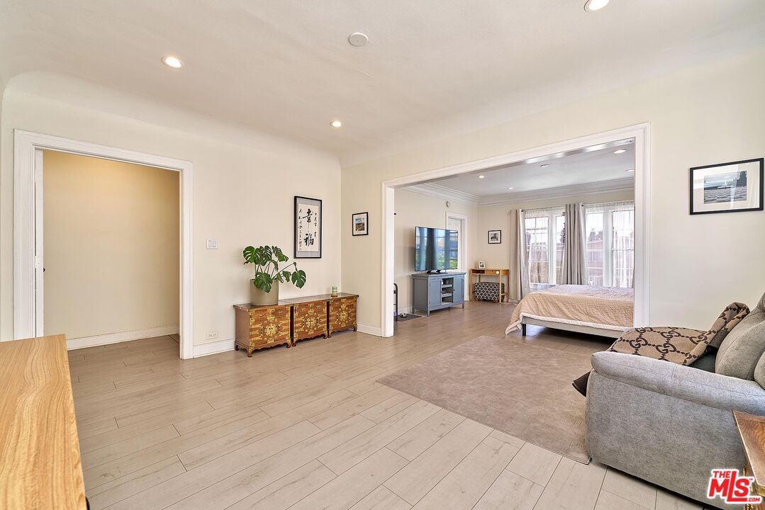 Van Ness photo 19