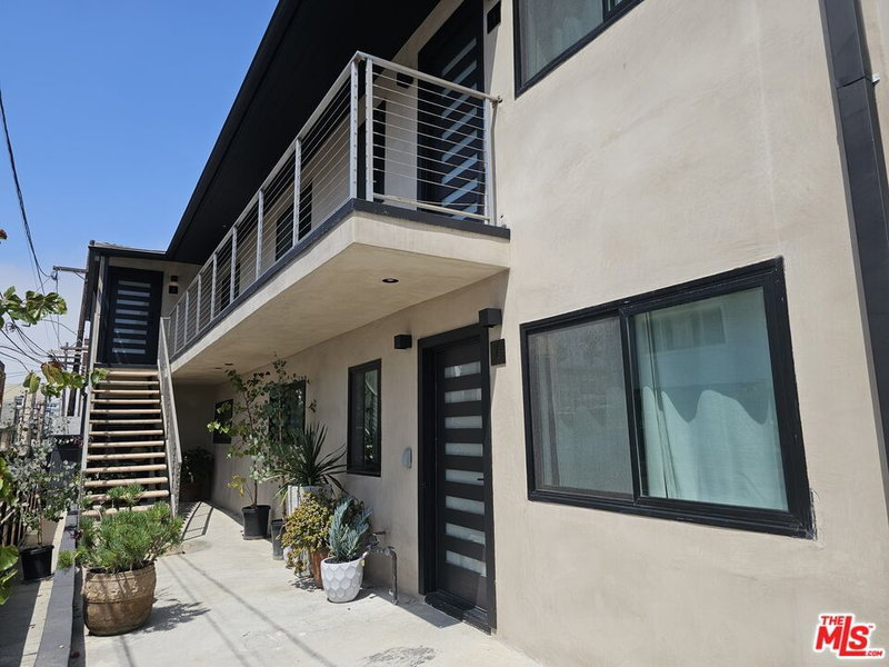 17 Sunset Ave