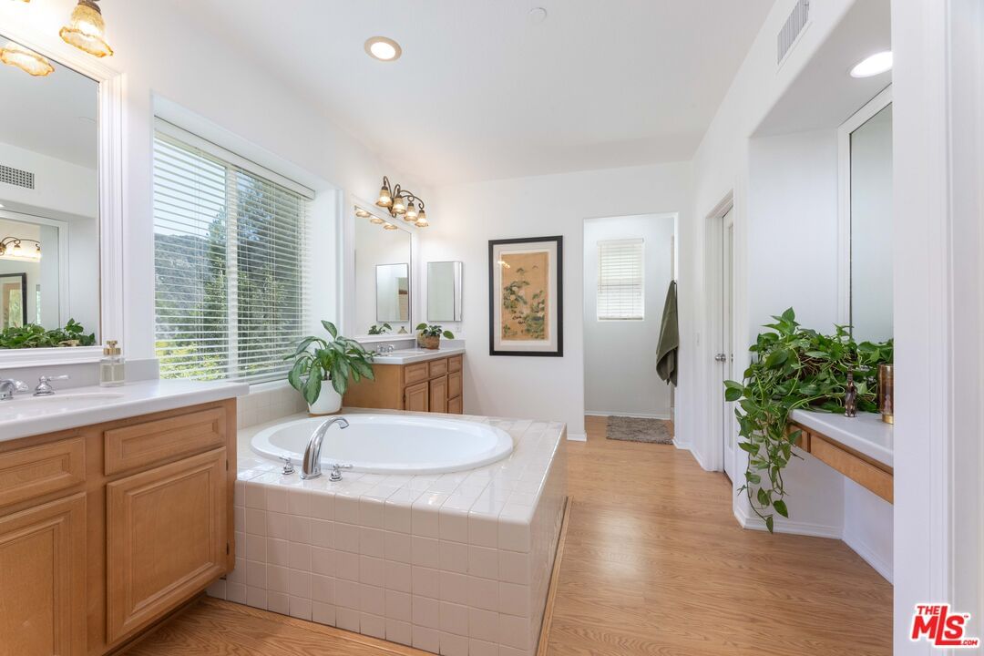 Moonridge photo 53