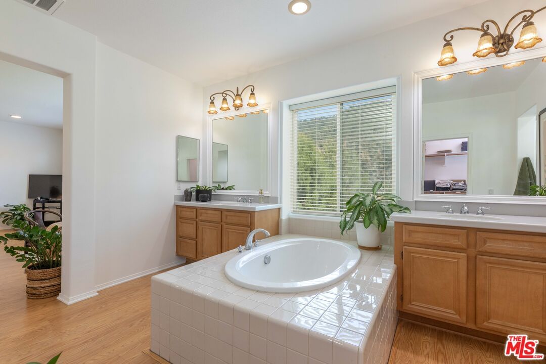 Moonridge photo 54