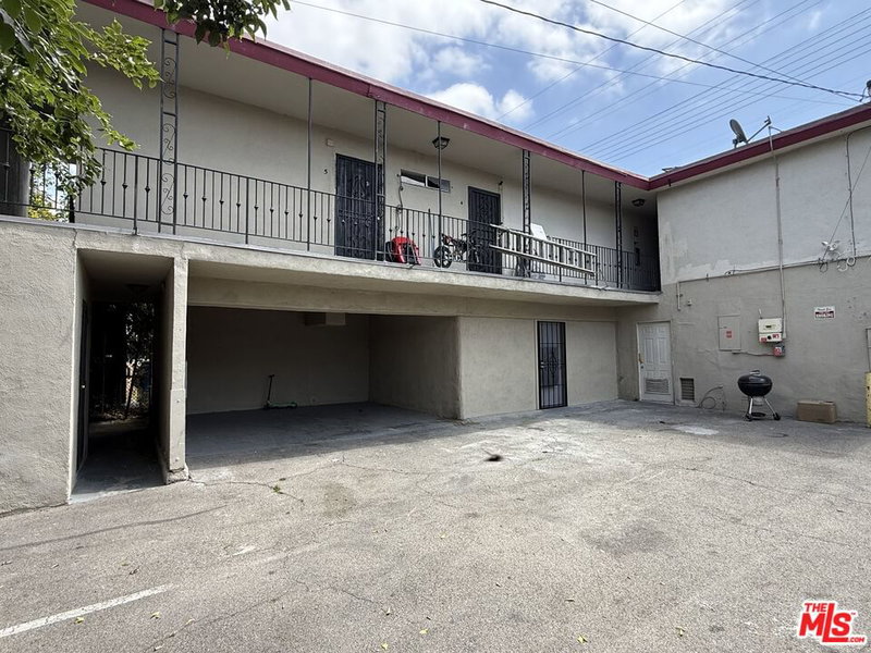 3711 Western Ave