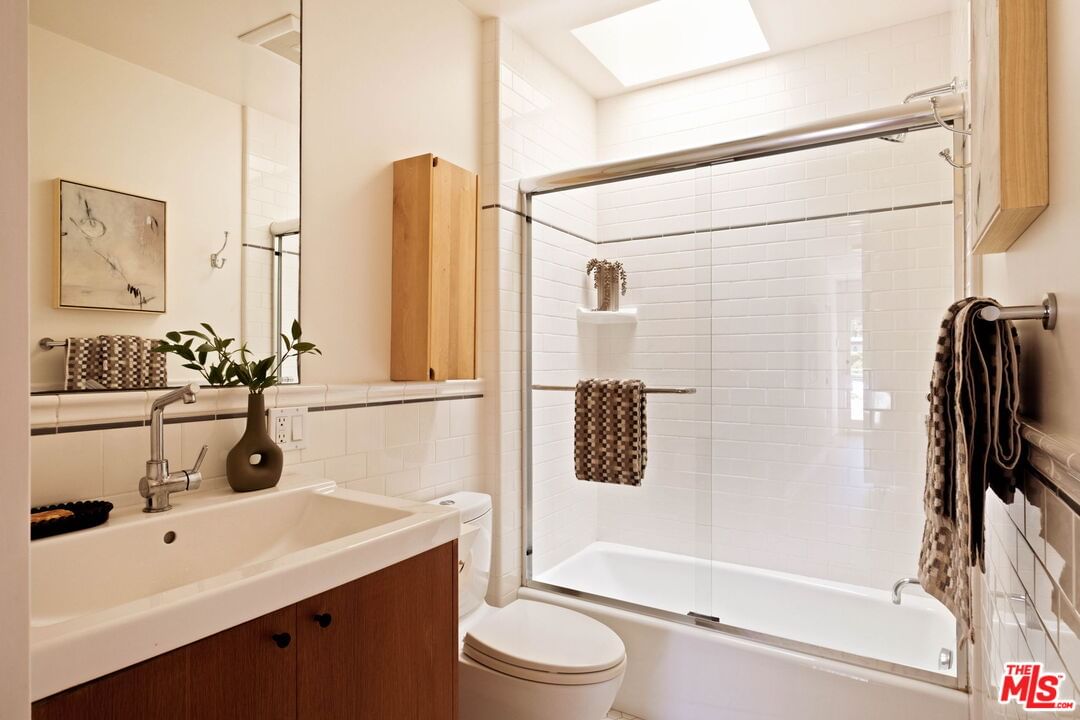 Duane photo 28