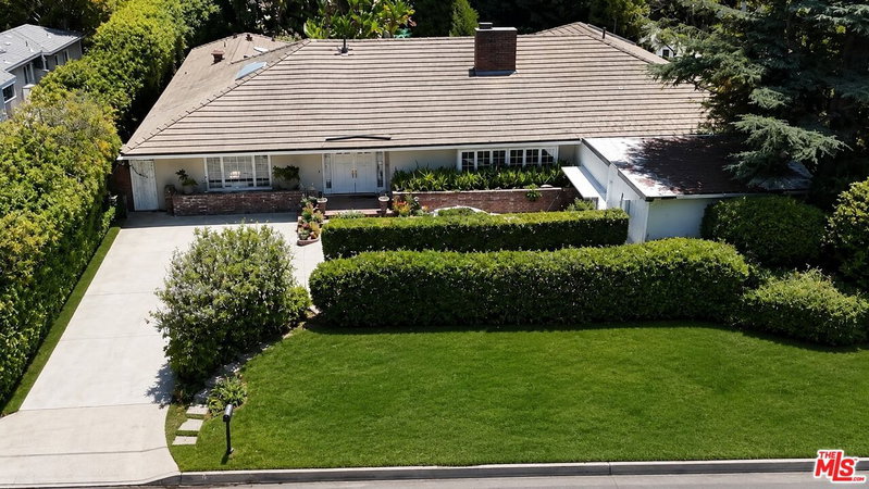 1902 Coldwater Canyon Dr