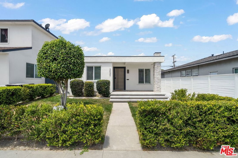 3037 Pacific Ave