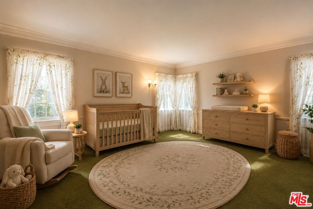 Beverly photo 36