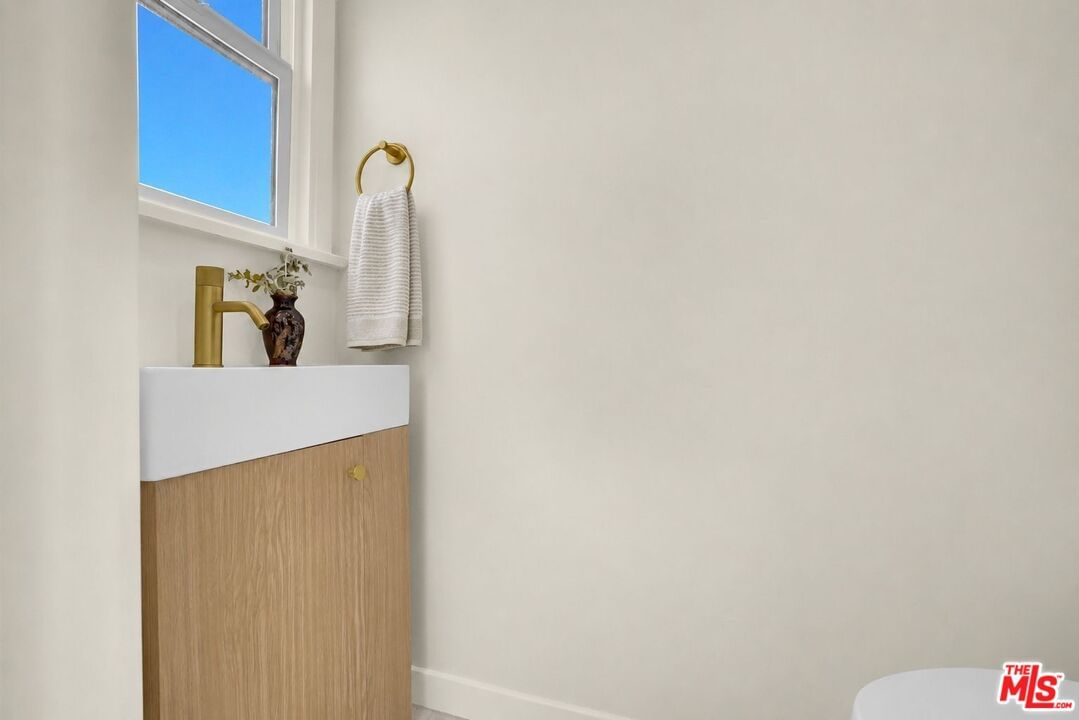 Price photo 11