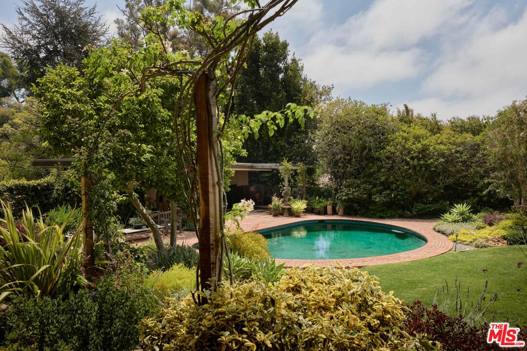 Cliffwood photo 22