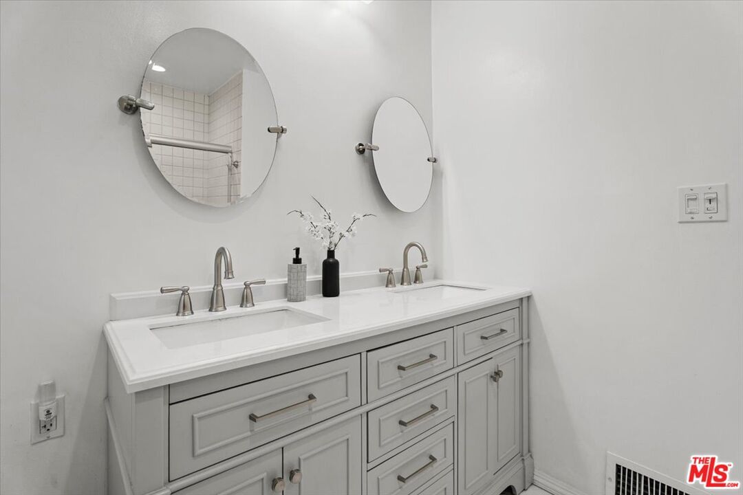 Valley Vista photo 18