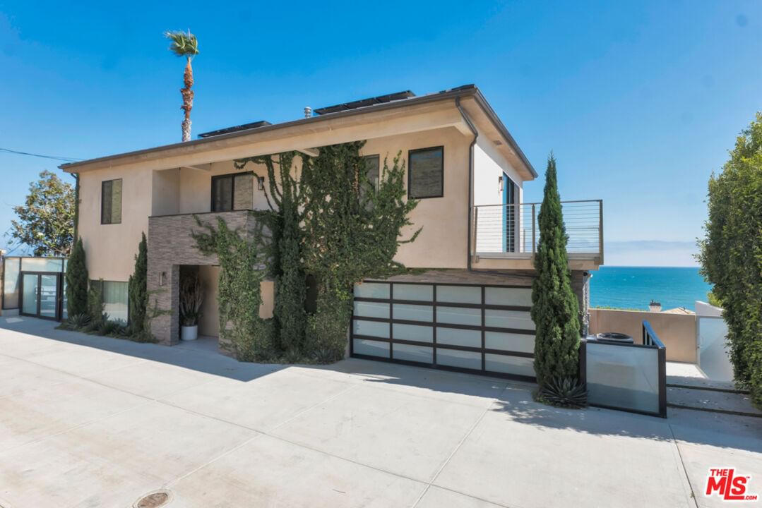 Malibu photo 24