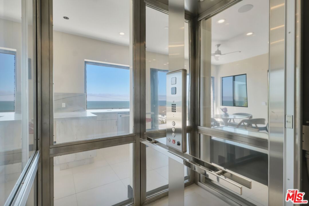 Malibu photo 31