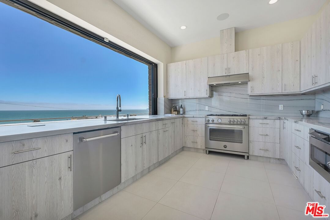 Malibu photo 37