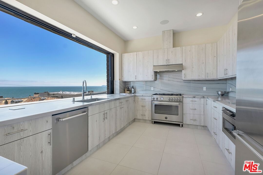 Malibu photo 38