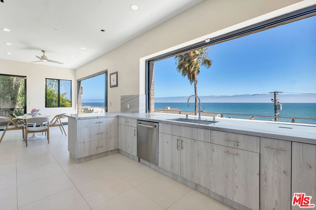 Malibu photo 40